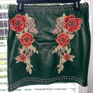 SIZE MEDIUM ROMEO AND JULIET COUTURE SKIRT